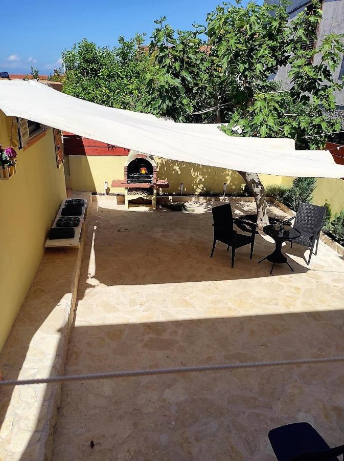 Lumar Holidays And Apartments Preko Esterno foto