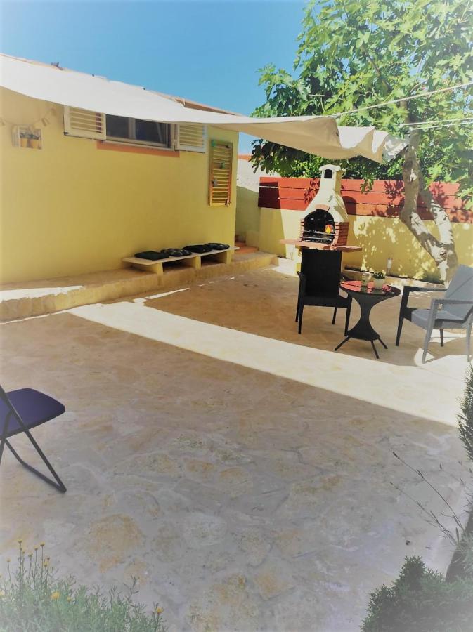 Lumar Holidays And Apartments Preko Esterno foto