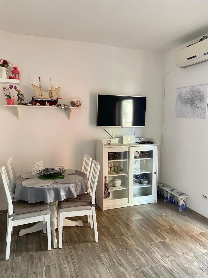 Lumar Holidays And Apartments Preko Esterno foto